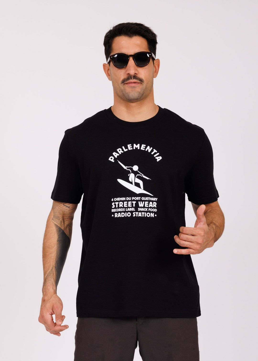 T-shirt black - white Fingers radio